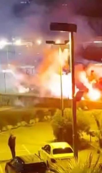 Fumigene și artificii la hotel    Fanii lui Cagliari  nu i-au lăsat pe jucătorii lui Napoli să doarmă