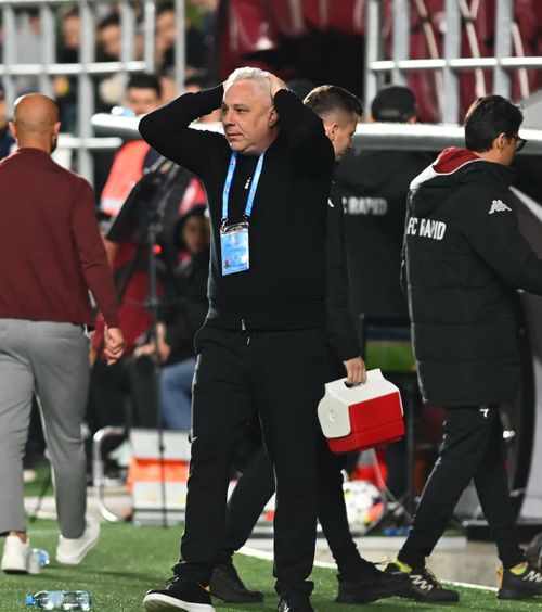 „Băi bandiților!”    VIDEO.  Șumudică și oficialii Rapidului,   reacție scandaloasă  în Giulești! Arbitrii, înjurați la vestiare