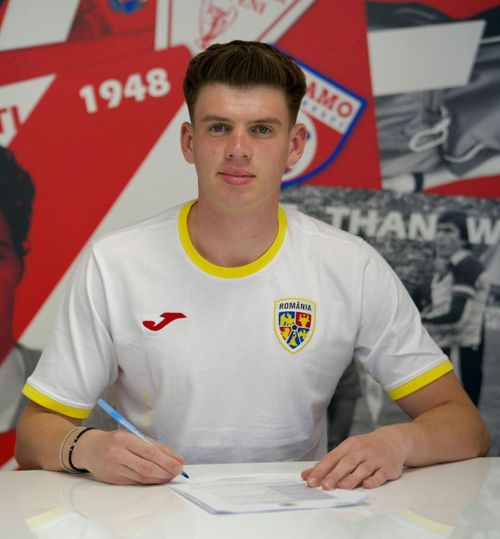 Transfer oficial la Dinamo   Portarul trecut pe la Rapid și FCU Craiova   a semnat pe 4 ani cu roș-albii:  e „câine” de mic
