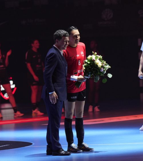  LIVE    Gala Neagu  » Spectacol la Sala Polivalentă: meciul de retragere al Cristinei Neagu