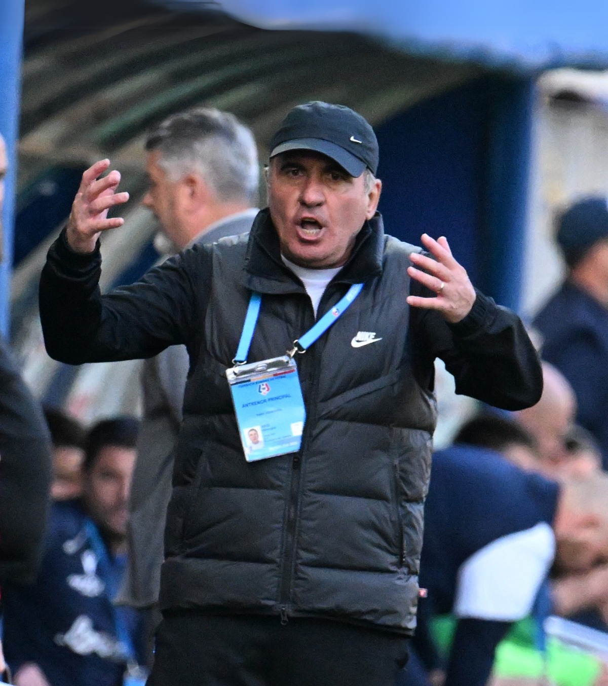  „S-au împărțit banii doar din pix?”  Hagi a criticat modul în care FRF împarte    7,6 de milioane de euro de la UEFA:  „De ce-i dați pe toți doar la unii?”