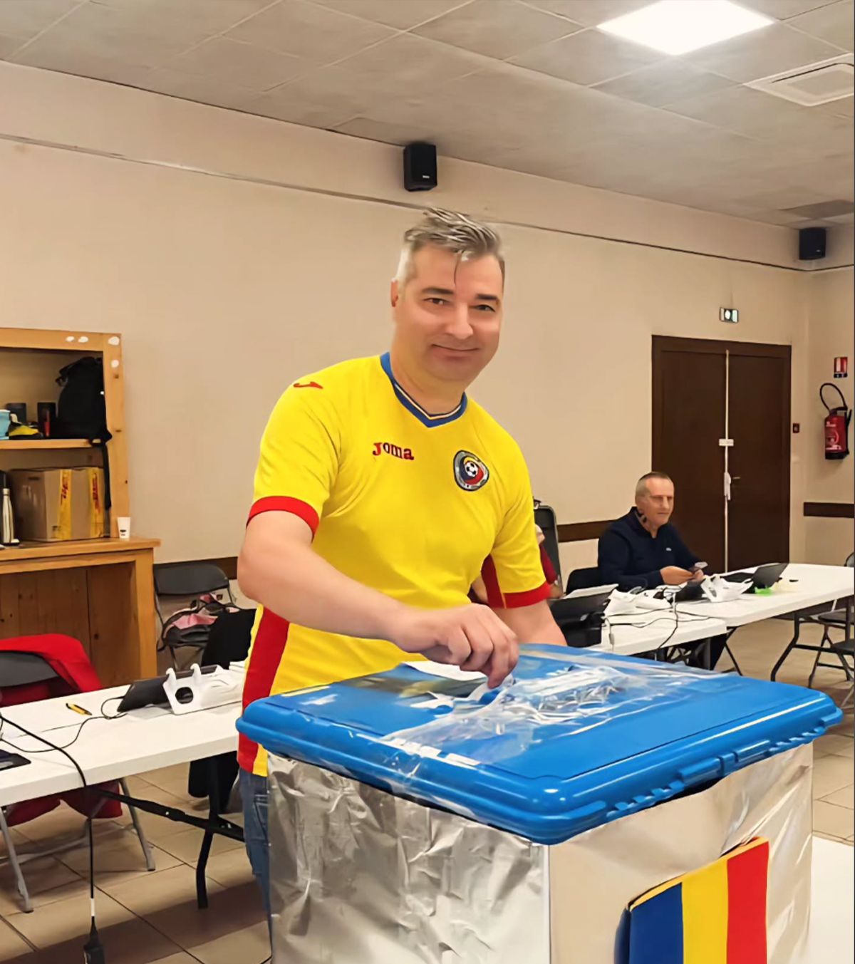 FRF, gest superb  Românul din Franța, atacat de conaționali la secția de vot, invitat la   meciul naționalei